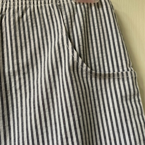 NWT Denim& Co. seersucker crops - Picture 4 of 4